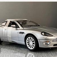 Kyosho Aston Martin V12 vanquish 1:12 007