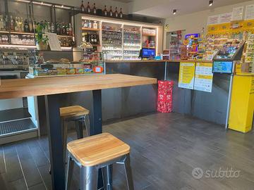 Attività / Licenza di 60 m² con 1 locale a Bussole