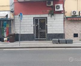 Locale fronte strada 90 mq
