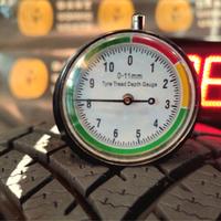 4 GOMME 215 60 16 INVERNALI 99% YOKOHAMA