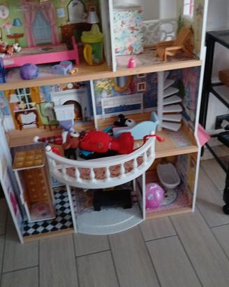 Casa di legno con accessori 