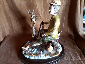 Porcellana Capodimonte "Pescatore" piccolo danno