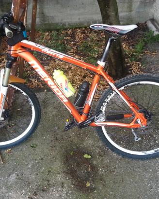 bicicletta taglia 26 MTB professionale 