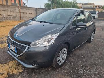 Peugeot 208 1.0 benzina 5 porte neopatentati