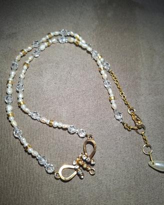 Collana con perline e  cristalli trasparente 