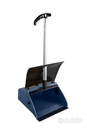 Paletta alzaimmondizia in plastica.