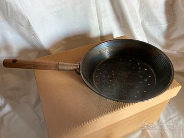 Padella forata per castagne