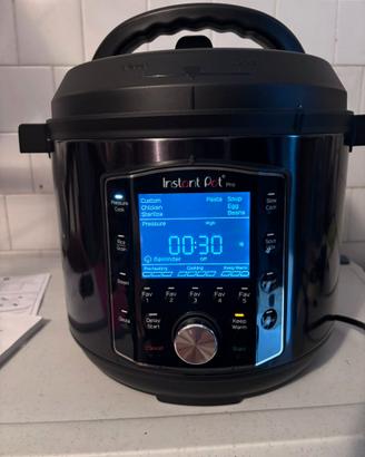 Pentola a pressione multicooker Instant Pro