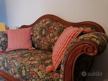 Divano fiorato stile classico - vintage