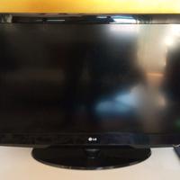 TV marca LG, 42 pollici 103x75 cm