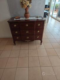 Elegante cassettone Luigi XVI