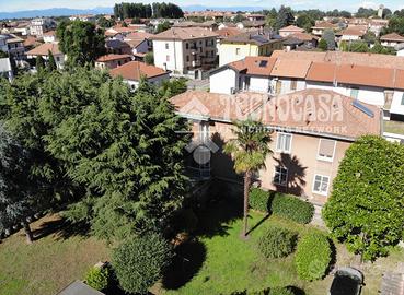 5 LOCALI A BAREGGIO