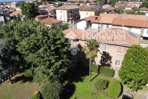 5 LOCALI A BAREGGIO