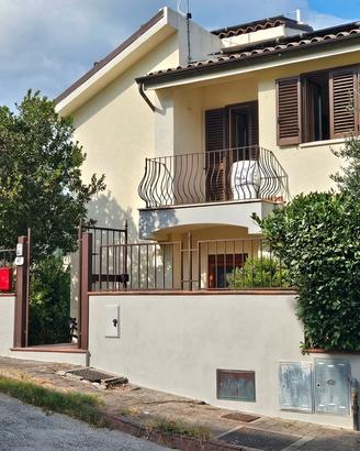 Villeta panoramica con giardino per brevi periordi