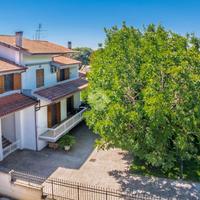 VILLA A SCHIERA A SERMONETA