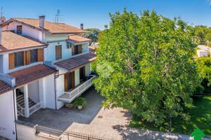 VILLA A SCHIERA A SERMONETA