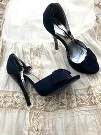 Sandali blu con cinturino. 36. Nuovo