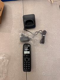 Telefono cordless Panasonic con base di ricarica