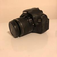 Fotocamera Canon 600D con obiettivi