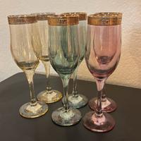 Bicchieri flut colorati bordo oro