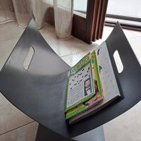 portariviste in ferro battuto grigio