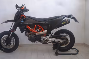 KTM 690 SMC R del  2020 FURIA