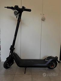 Monopattino elettrico niu qi3 pro