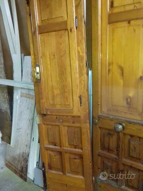 Porta a due ante in legno con sportelli - Arredamento e Casalinghi In  vendita a Lecce