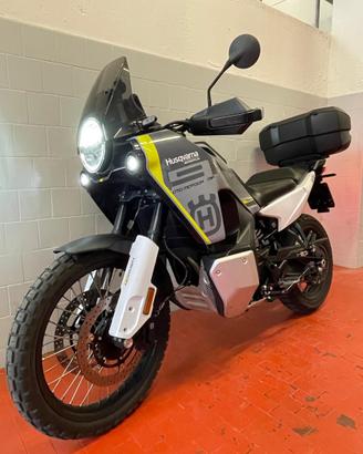 HUSQVARNA 901 NORDEN 4.590km!!!!!