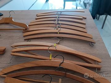 Set di appendiabiti in legno