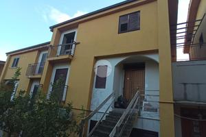 CASA SEMINDIPENDENTE A MENDICINO