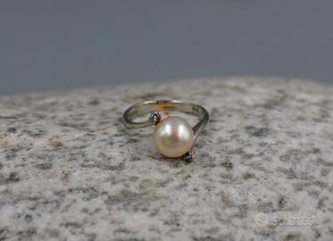 Anello IN Oro Bianco Con Perla E Brillanti