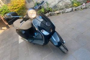 Vespa Lx 125 i.e. Nera Anno 2010