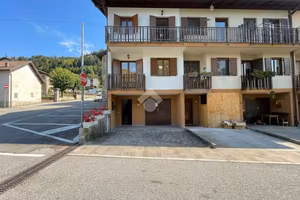 VILLA A SCHIERA A SUTRIO