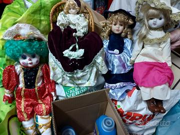 Stock di 4 bambole di porcellana 