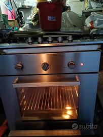 forno elettrico ventilato marca Whirlpool con Pian