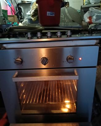 forno elettrico ventilato marca Whirlpool con Pian