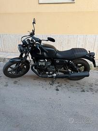 Moto Guzzi V7 Stone