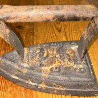 Ferro da stiro antico