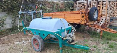 pompa per diserbo e insetticida