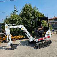 E243 - Escavatore 16 q Bobcat 320 allargabile