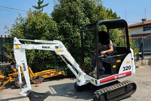 E243 - Escavatore 16 q Bobcat 320 allargabile