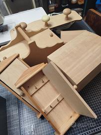 Oggetti vari in legno grezzo da decorare