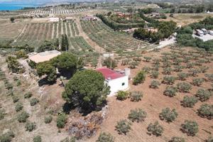 Villetta singola con vasto terreno a disposizione