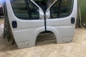 Porta dx e sx universali furgone con vetro incluso