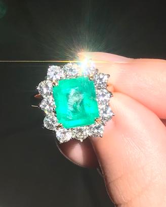 Anello oro con smeraldo e diamanti