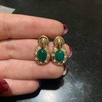 Orecchini con pietra verde e zirconi