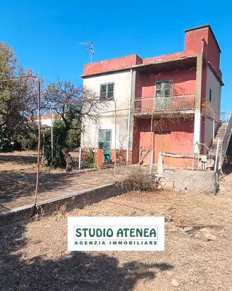 Via cavaleri Magazzeni Villa 100Mq+1000Mq Di Terra