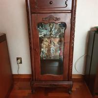 Vetrinetta in legno intagliato – stile classico