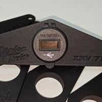 Honda Africa Twin 750 RD07a -Supporto USB e presa